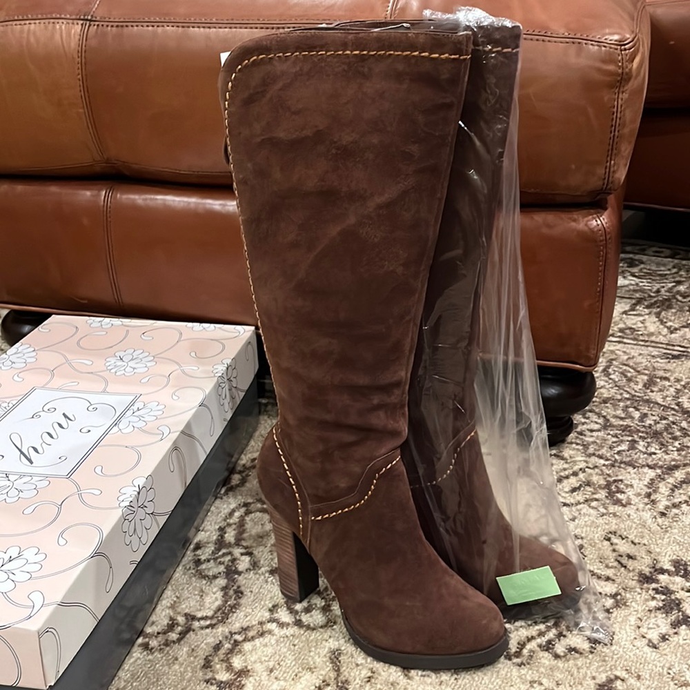 Envy Deo Brown Suede Boots.. never worn